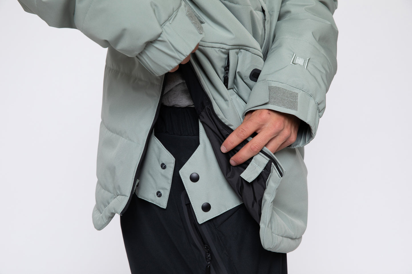 AFTERSHOCK JACKET